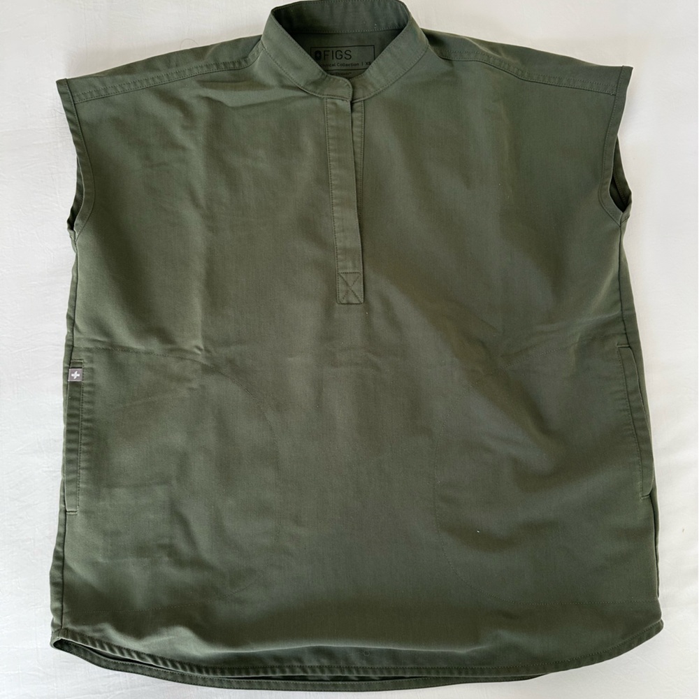 FIG’s scrub top and bottom